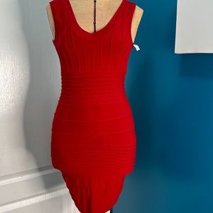 Colorful unitalla mini dress
Red dress is uniform but it’s small.